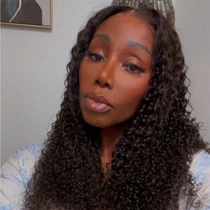 Wig 24in Jerry curl glueless unit (only worn for advertisement purposes)